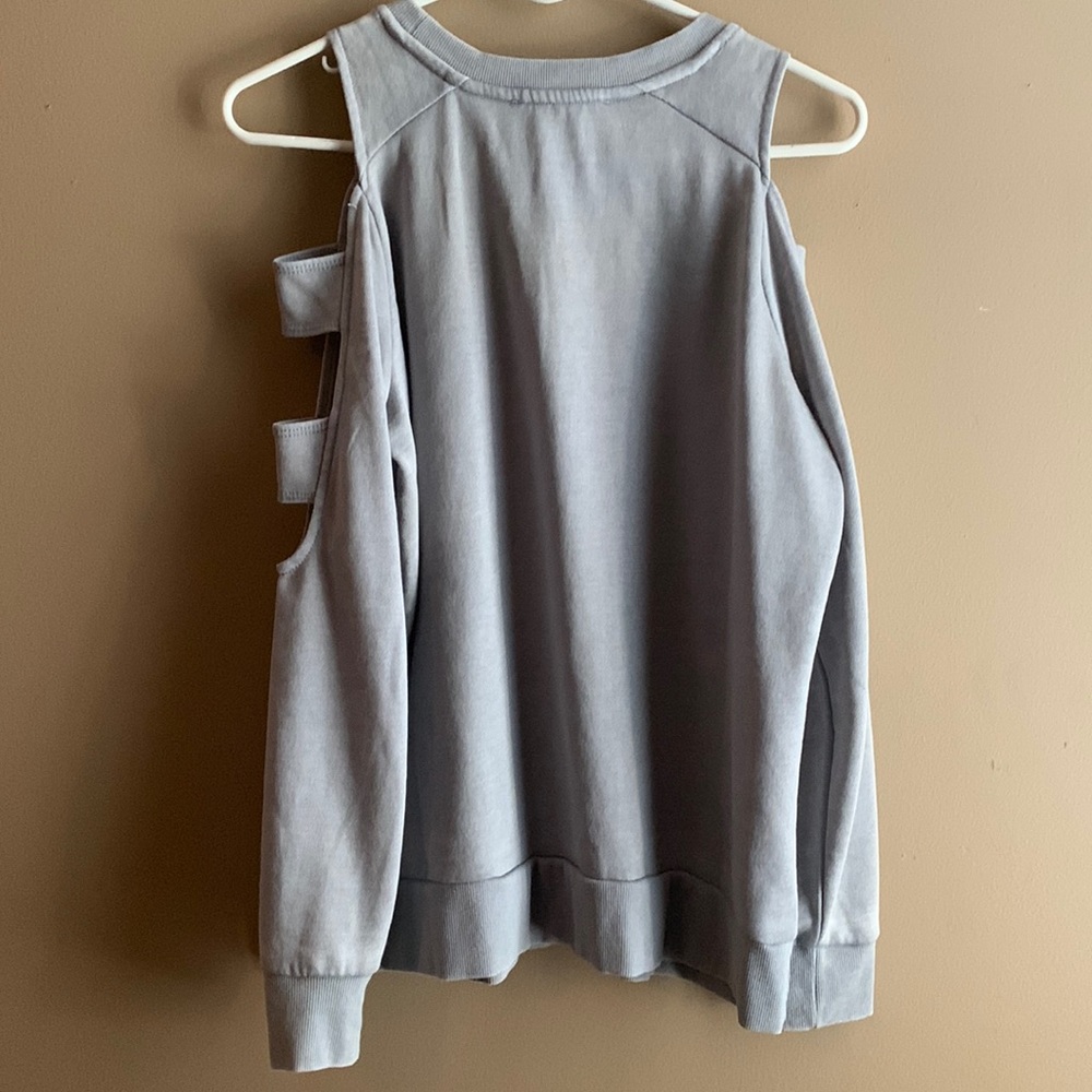 Womens size large lightweight sweatshirt with cut out sleeves